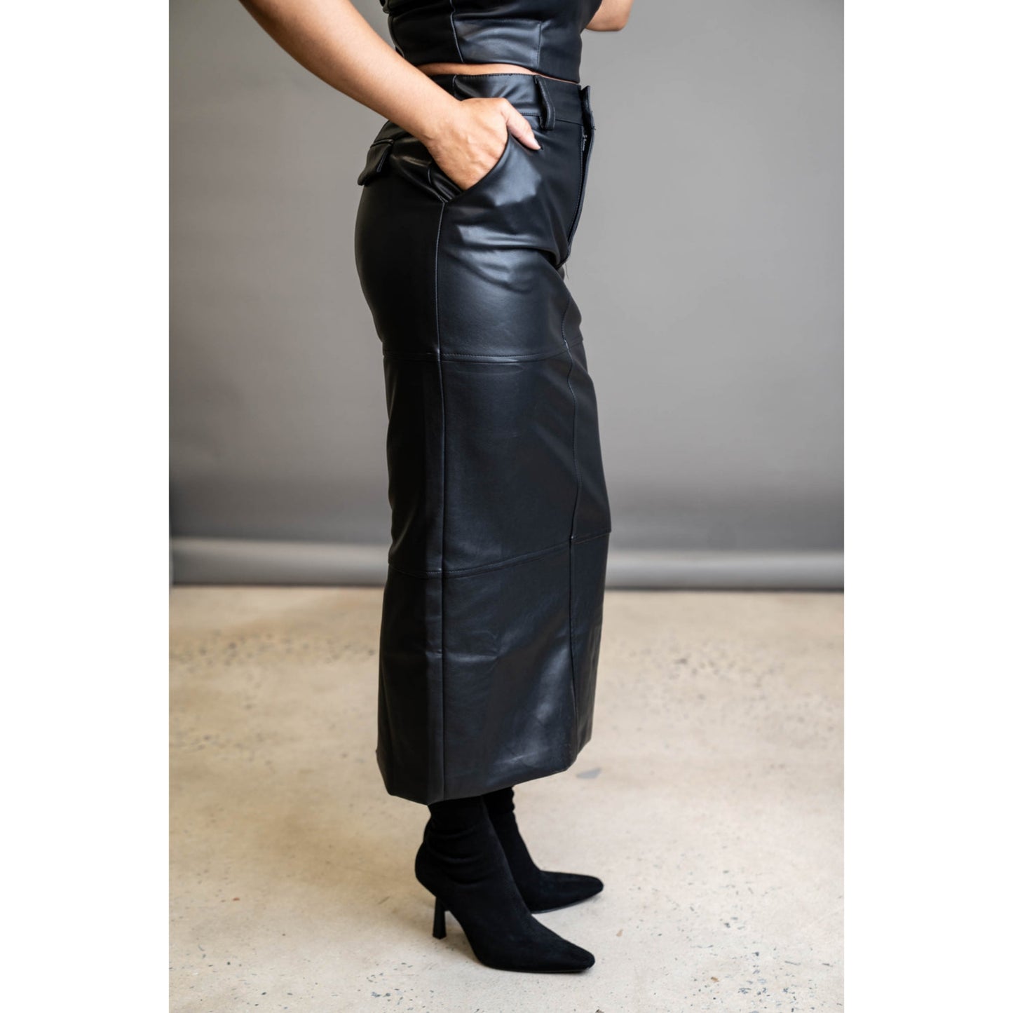 Women's Stylish Black Full Length Skirt with Back Pocket Made with Genuine Lamb Skin Leather
